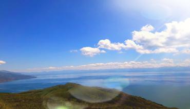 Climbing to the top of Mount Artanish